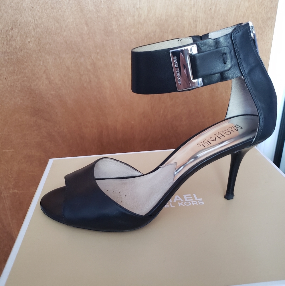 Michael Kors Guiliana open to sandal